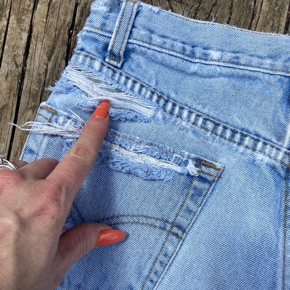 Vintage Levi’s Cut Off Denim Shorts Size 28 - Picture 7 of 12